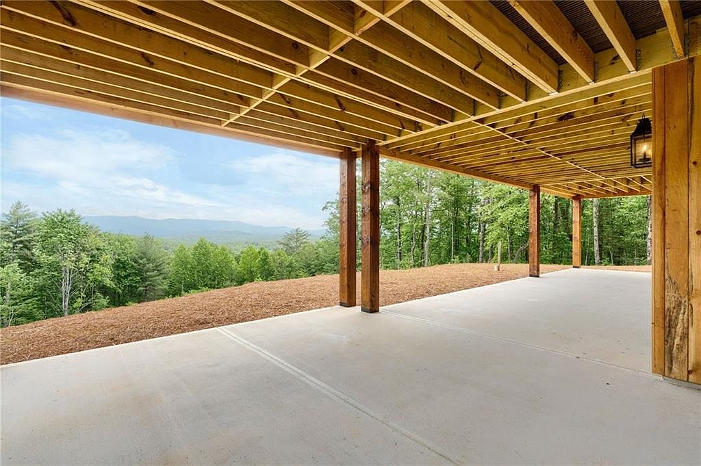 Covered lower deck with mountain views